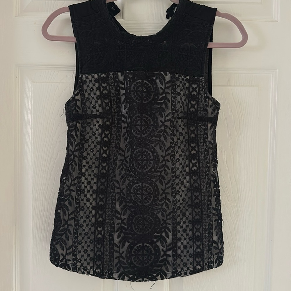 Women’s black tank top blouse 
H and m 
Size xs